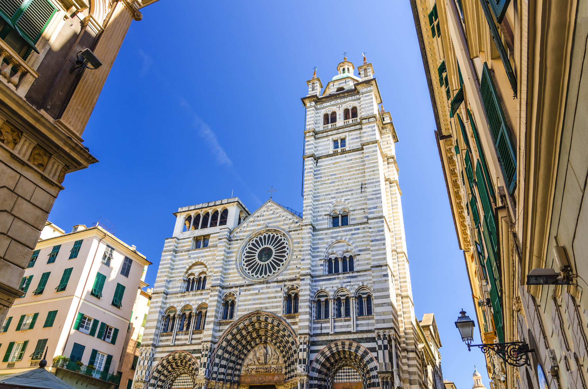 die Kathedrale San Lorenzo in Genua, Italien Kathedrale in Genua mit blauem Himmel im Hintergrund