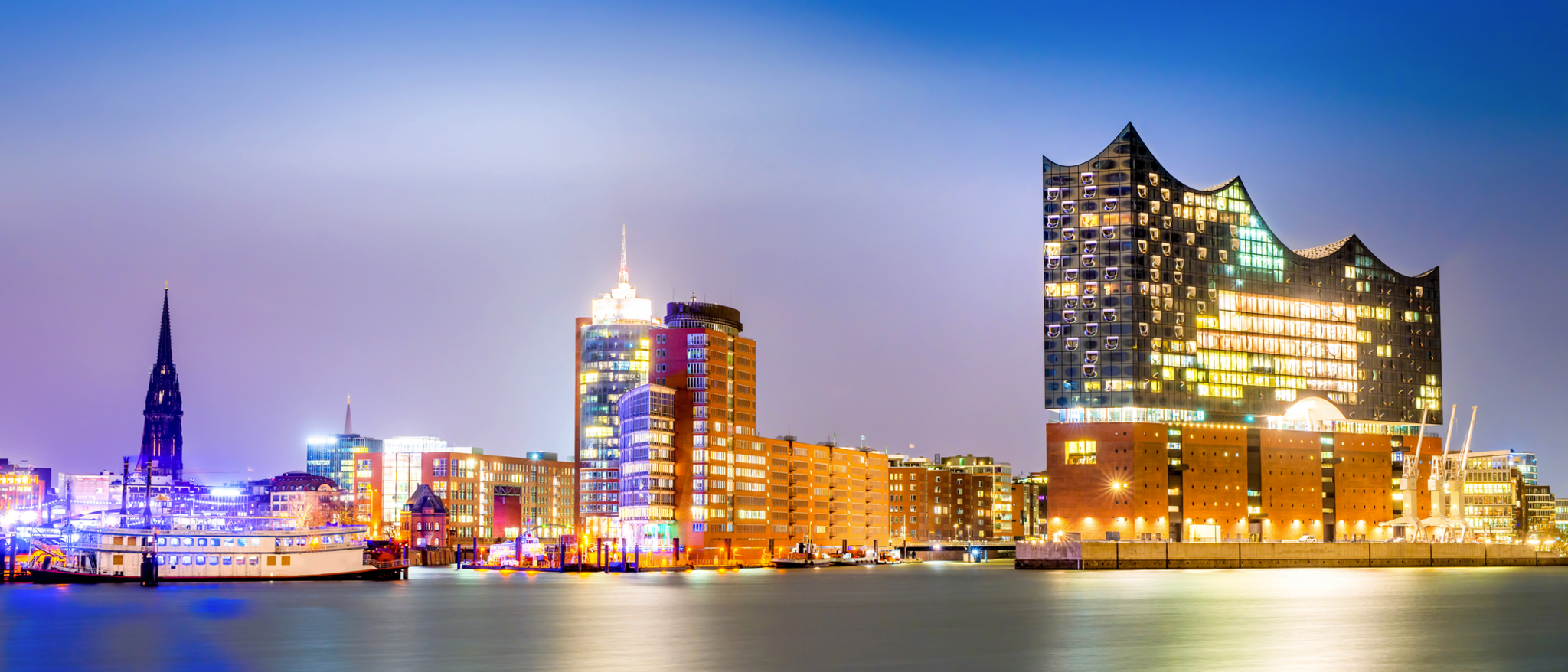 Elbphilharmonie und Hamburger Hafen bei Nacht Elbphilharmonie und Hamburger Hafen bei Nacht Bild