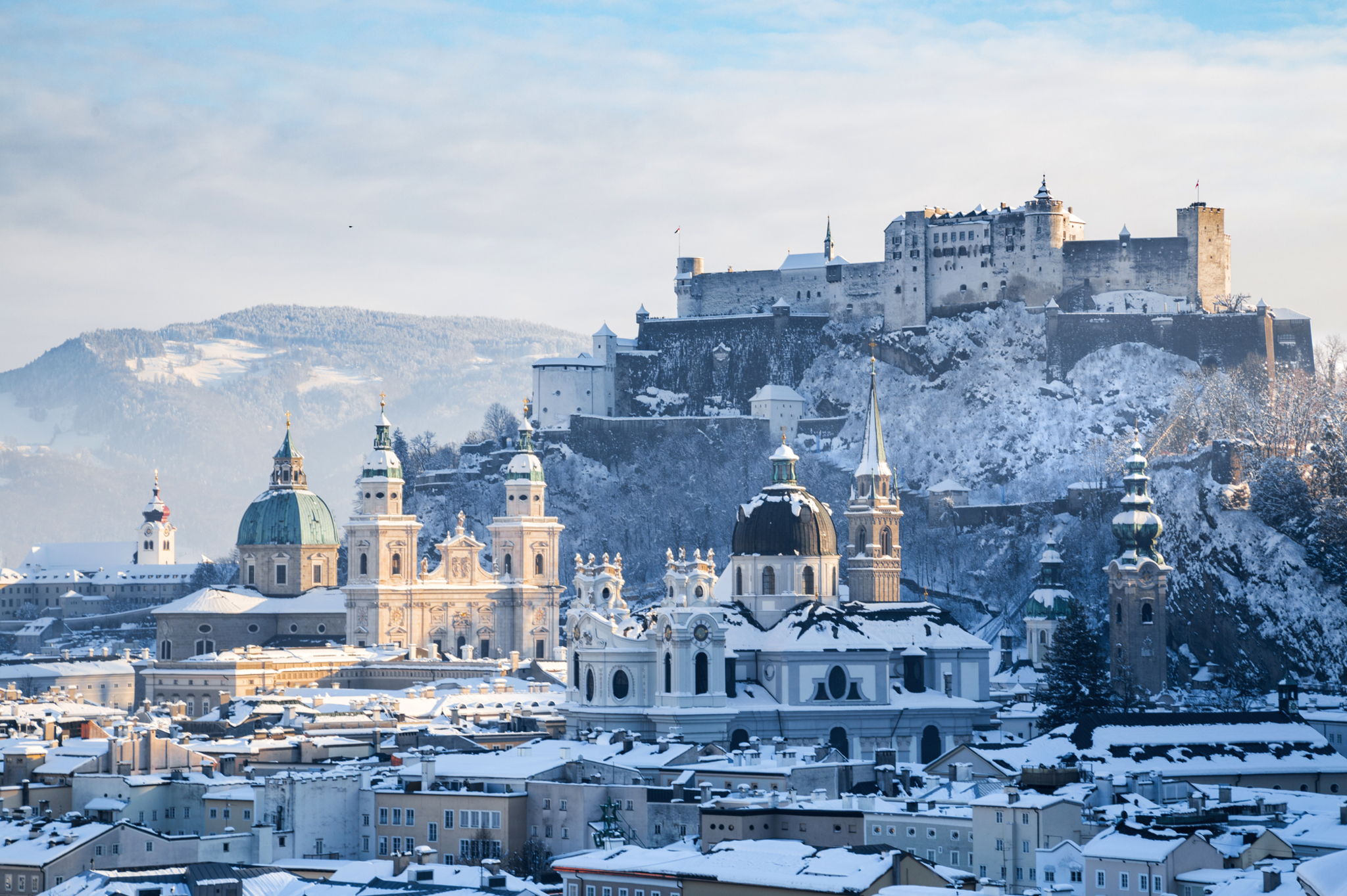 winterlicher Blick auf Festung Hohensalzburg winterlicher Blick auf Festung Hohensalzburg Bild