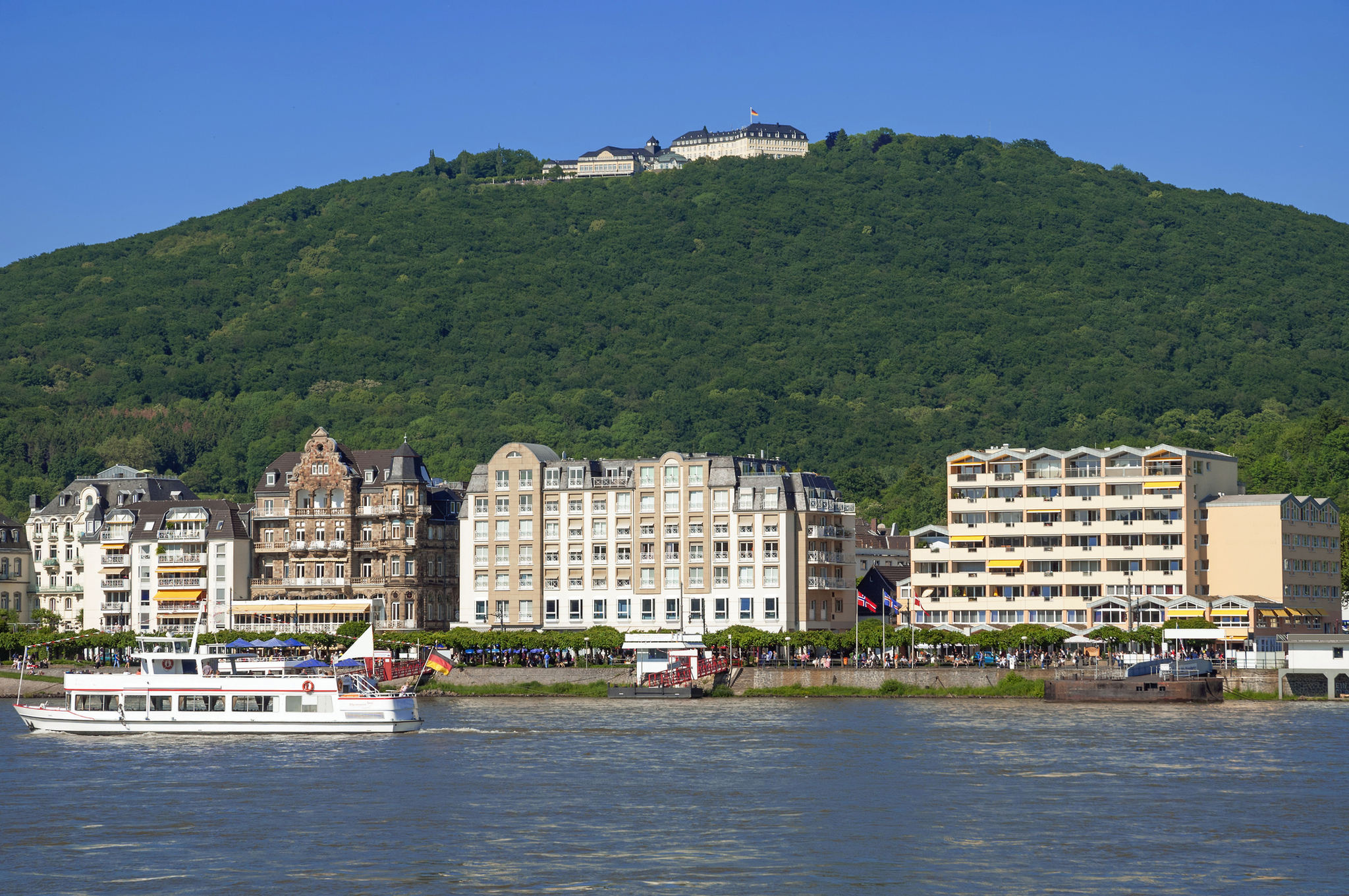 Königswinter am Rhein nahe dem Drachenfels Königswinter am Rhein nahe dem Drachenfels Bild