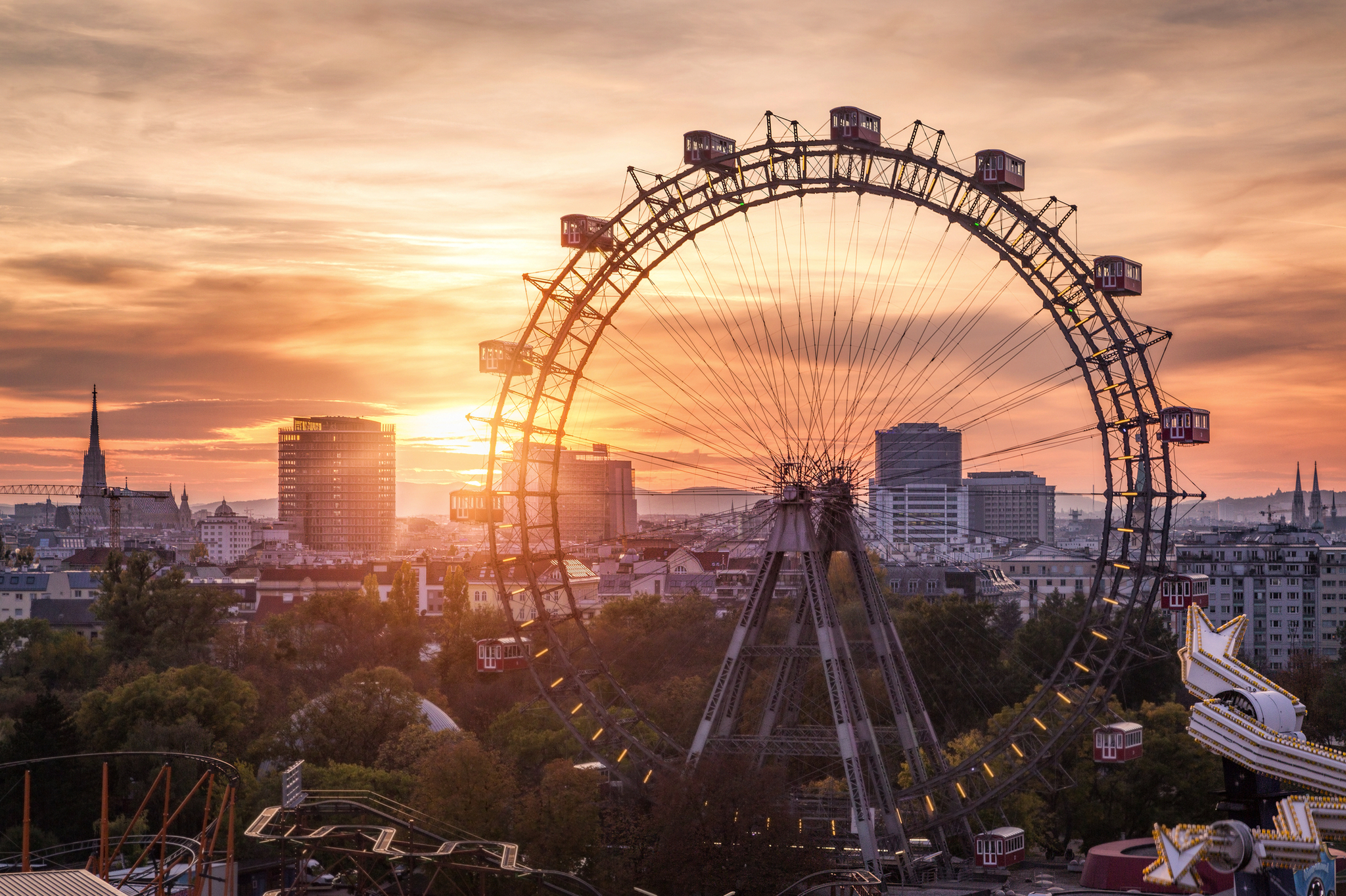 Blick über den Prater Blick über den Wiener Prater mit dem Riesenrad bei Sonnenuntergang im Hintergrund.