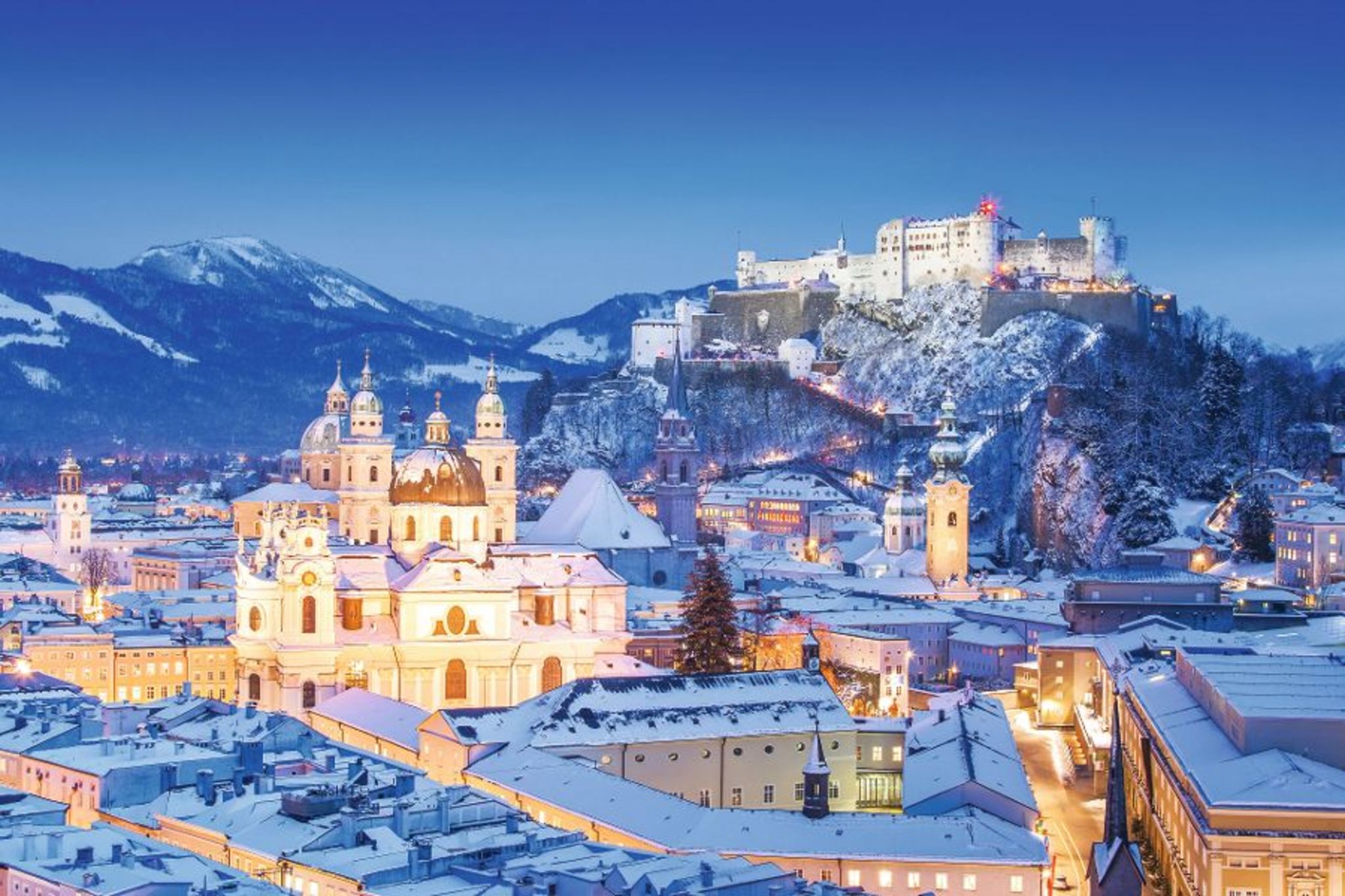 Blick auf die winterliche Altstadt Salzburg Blick auf die winterliche Altstadt Salzburg Bild