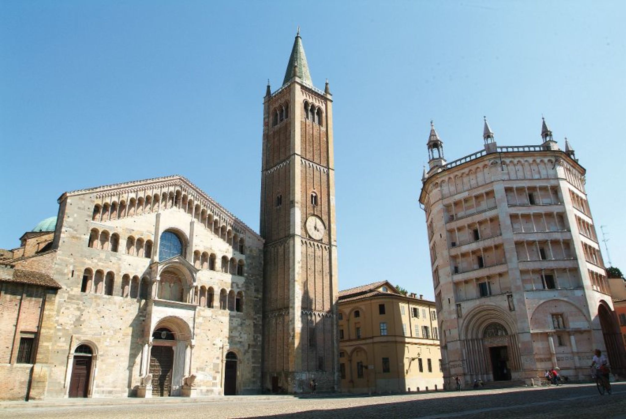 Cathedral and baptistery of Parma Cathedral and baptistery of Parma Bild