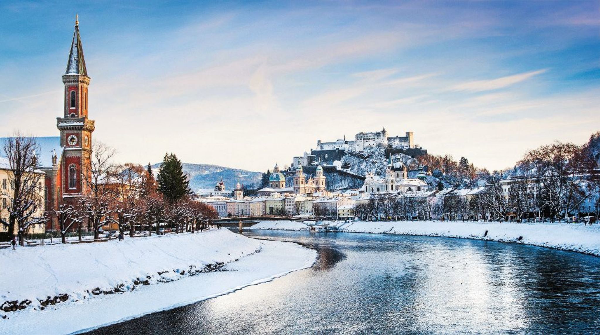Salzach mit Blick auf die Burg Hohensalzburg Salzach mit Blick auf die Burg Hohensalzburg Bild