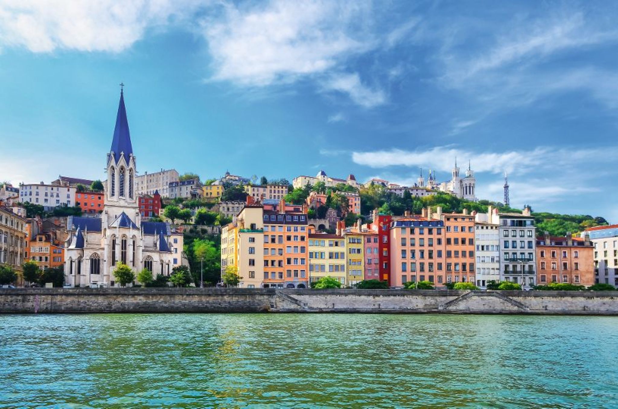 Lyon, Fluss Saone mit bunten Häusern Bild