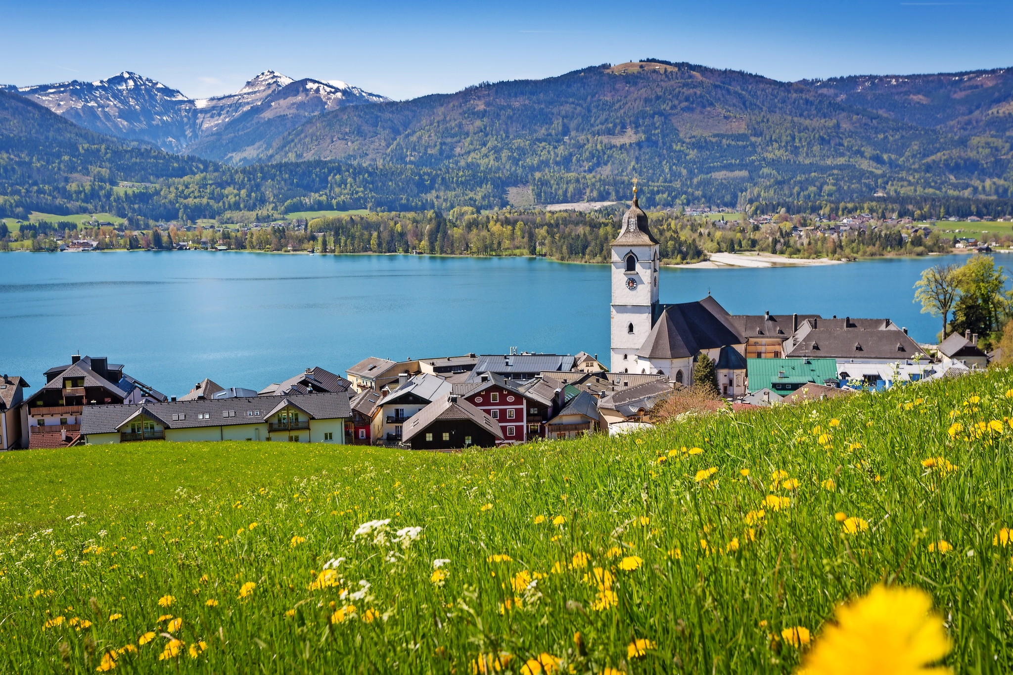 Blick über St. Wolfgang mit Wolfgangsee, Salzkammergut, Österreich Blick über St. Wolfgang mit Wolfgangsee, Salzkammergut, Österreich Bild